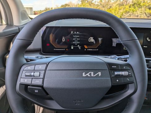 New 2026 Kia Sportage LX FWD image 29
