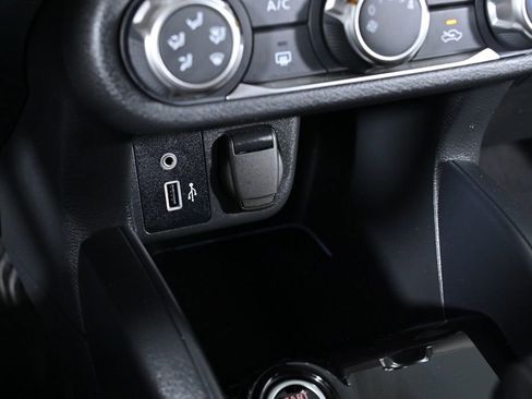 Used 2022 Nissan Versa SV w/ Electronics Package image 17