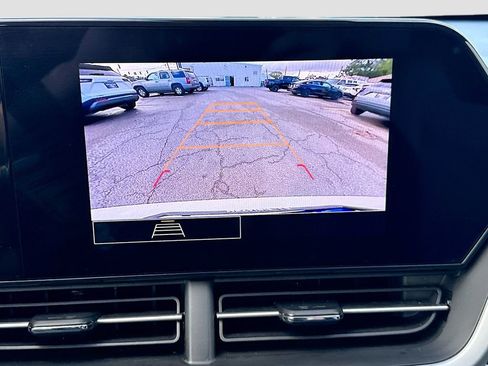 Used 2025 Chevrolet Trax LS image 29