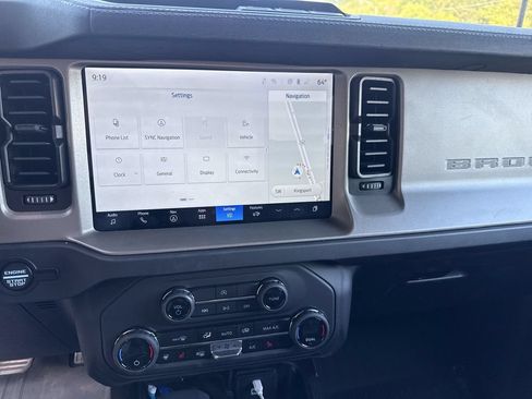 Used 2025 Ford Bronco Outer Banks AWD/4WD image 11