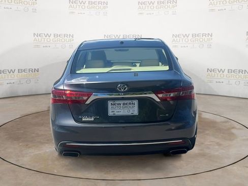 Used 2018 Toyota Avalon XLE Premium FWD image 4