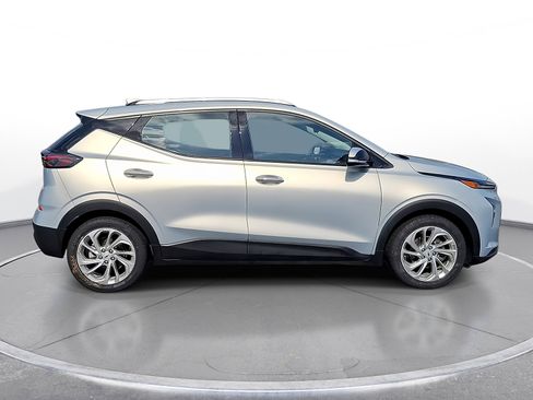 Used 2023 Chevrolet Bolt EUV LT w/ Driver Confidence Package FWD image 9