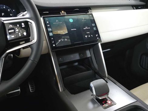 Used 2024 Land Rover Discovery Sport Dynamic SE image 29