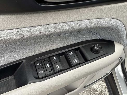 Used 2022 Jeep Compass Latitude w/ Sun and Sound Group image 18