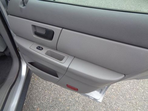 Used 2004 Ford Taurus LX image 11