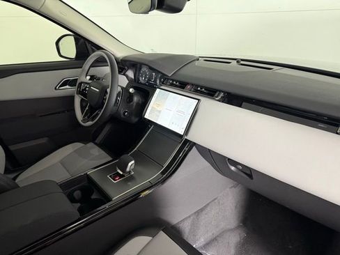 Certified 2025 Land Rover Range Rover Velar Dynamic SE image 31