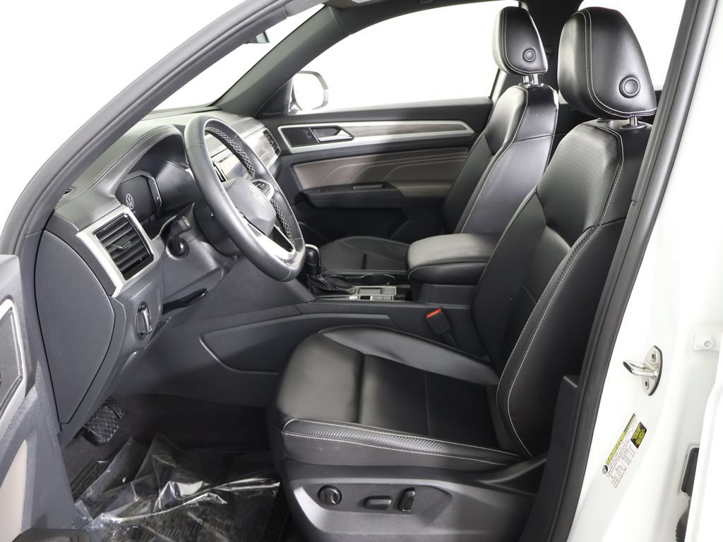 Used 2022 Volkswagen Atlas Cross Sport SE FWD image 29