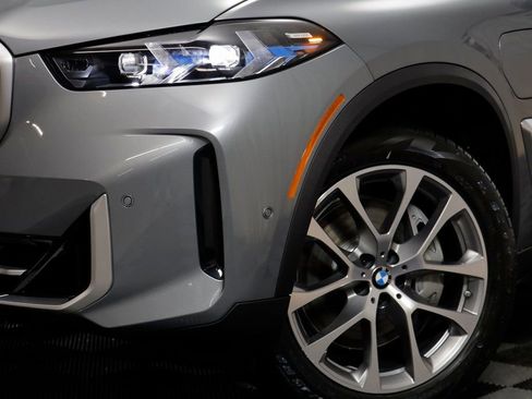 New 2026 BMW X5 xDrive50e image 3