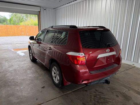 Used 2010 Toyota Highlander SE FWD image 2