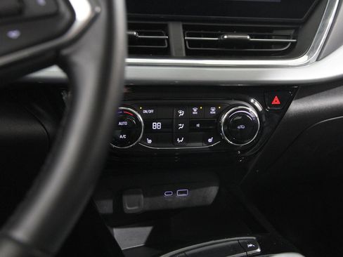 Certified 2024 Chevrolet Trax LT w/ LT Convenience Package image 13