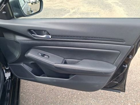 Used 2025 Nissan Altima 2.5 SV FWD image 29
