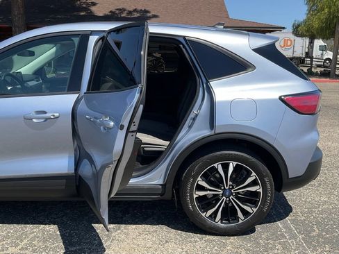 Used 2022 Ford Escape SE w/ SE Sport Appearance Package FWD image 20