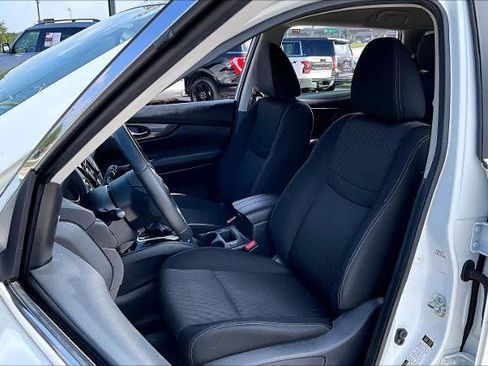 Certified 2019 Nissan Rogue SV FWD image 8