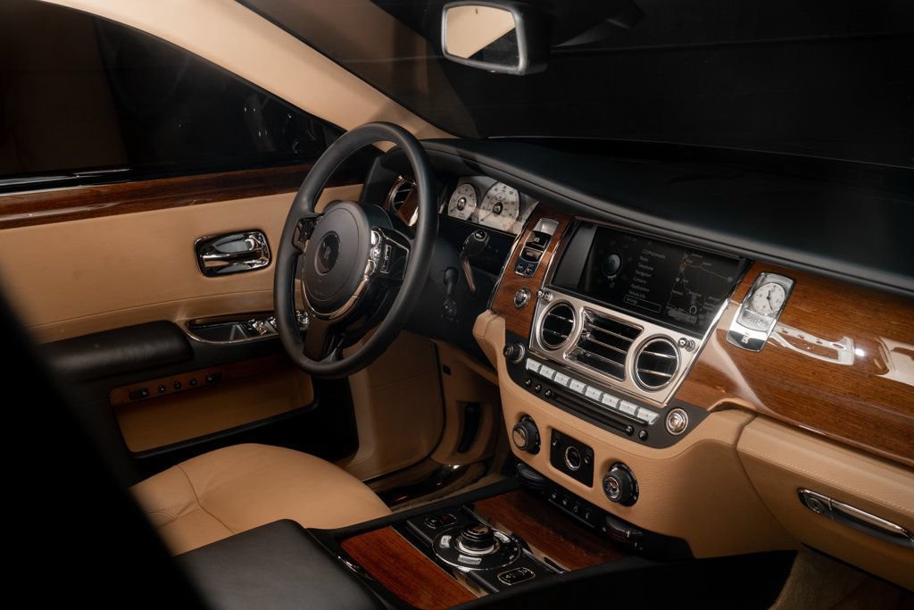 Used 2010 Rolls-Royce Ghost RWD image 17