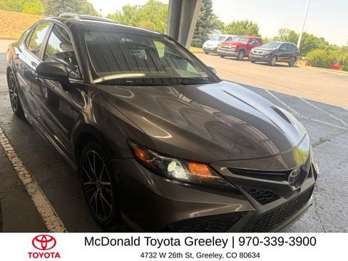 Used 2021 Toyota Camry SE w/ Convenience Package FWD image 3
