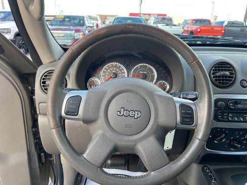 Used 2005 Jeep Liberty Limited w/ Trailer Tow Group image 16