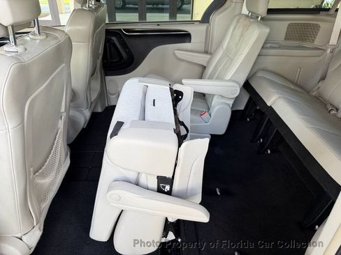 Used 2013 Chrysler Town & Country Limited w/ Luxury Group FWD image 41