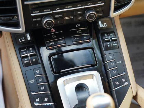 Used 2014 Porsche Cayenne AWD/4WD image 13