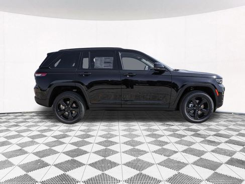 New 2025 Jeep Grand Cherokee Limited w/ Luxury Tech Group II AWD/4WD image 12