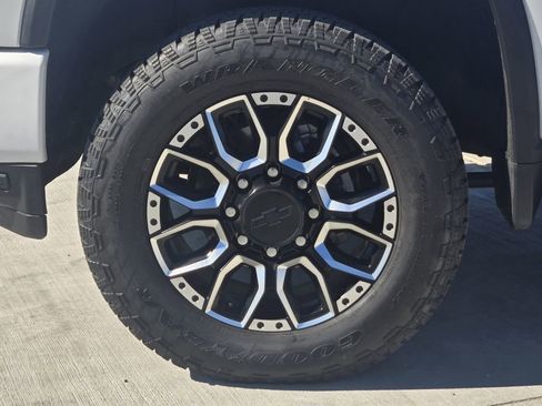 Used 2022 Chevrolet Silverado 2500 High Country w/ Technology Package AWD/4WD image 13