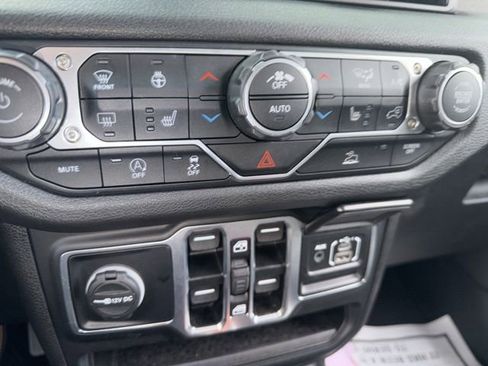 Used 2025 Jeep Wrangler Sport S image 40