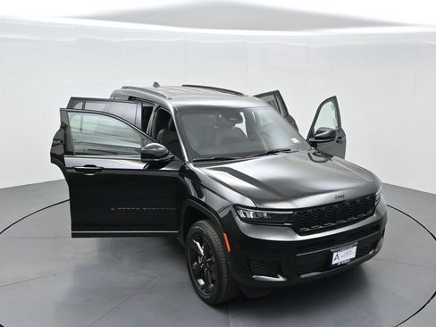 New 2025 Jeep Grand Cherokee L Altitude image 38
