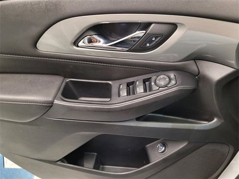 Used 2022 Chevrolet Traverse LT image 27