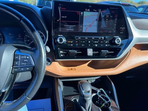 Used 2021 Toyota Highlander Platinum image 23