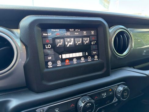 Used 2021 Jeep Wrangler Unlimited Sahara AWD/4WD image 13