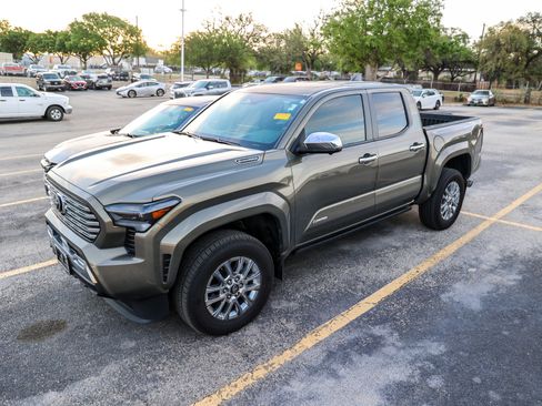 Certified 2025 Toyota Tacoma Limited AWD/4WD image 3