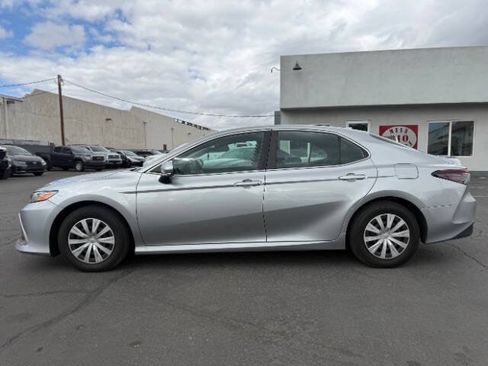 Used 2022 Toyota Camry LE FWD image 6