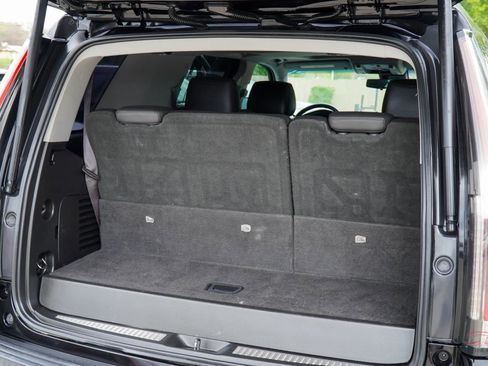 Used 2017 Cadillac Escalade Luxury image 8