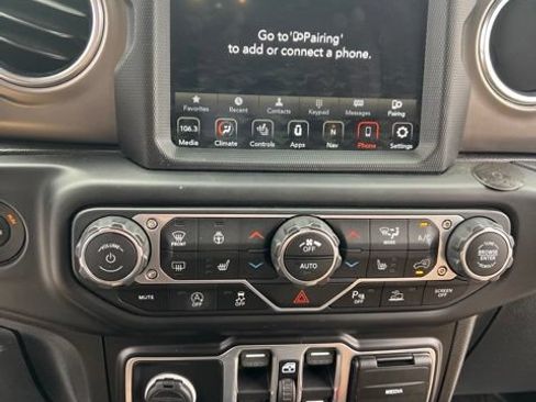 Used 2020 Jeep Gladiator Rubicon w/ Advanced Safety Group AWD/4WD image 17