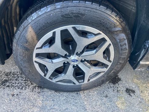 Used 2023 Subaru Forester Premium image 31