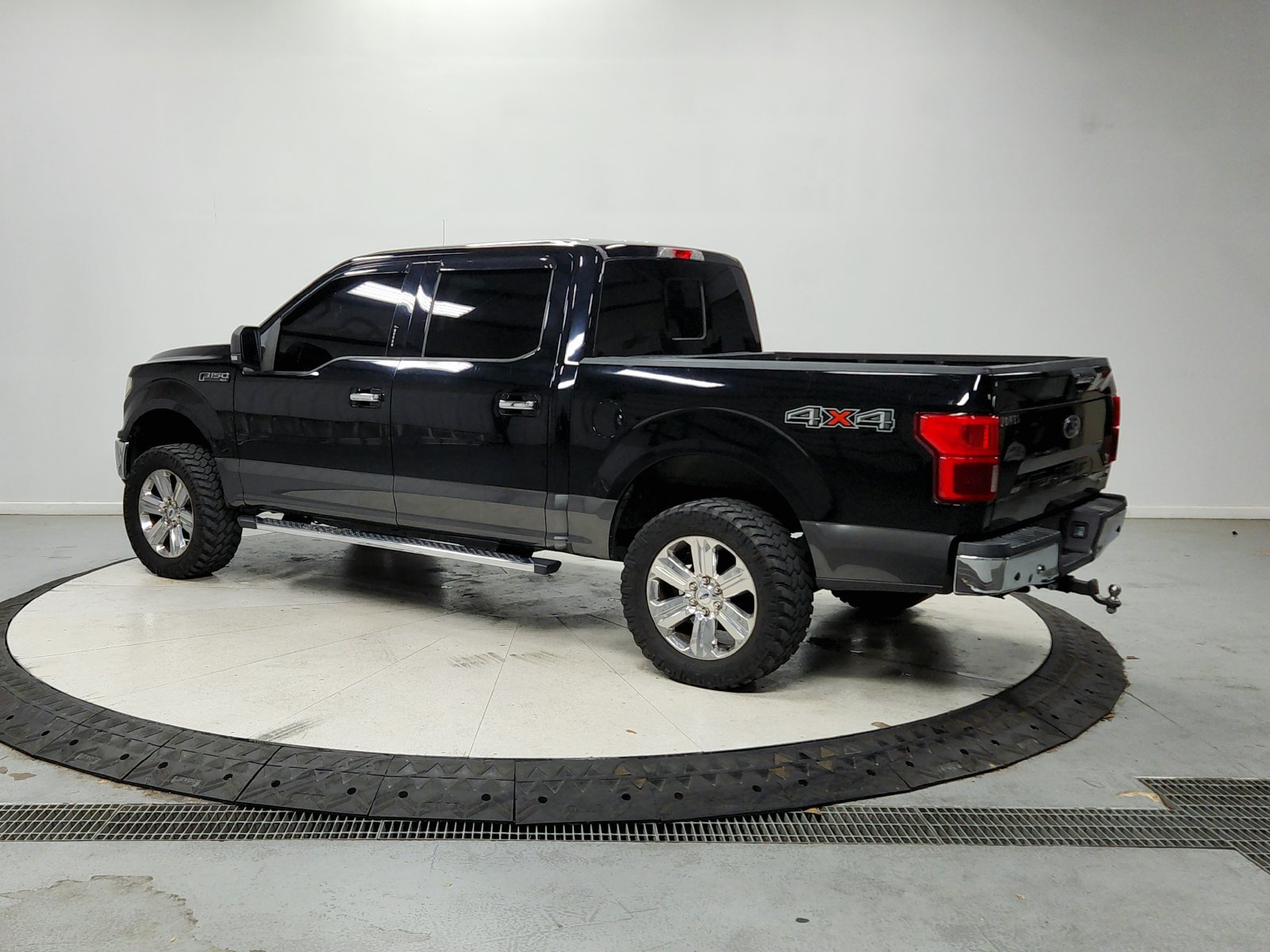 Used 2018 Ford F150 XLT w/ Equipment Group 302A Luxury AWD/4WD image 6