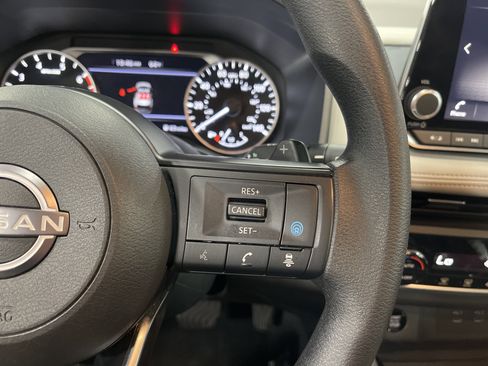 Used 2024 Nissan Rogue SV image 18