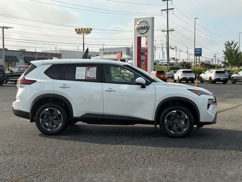 Used 2026 Nissan Rogue SV FWD image 12