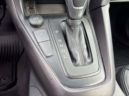 Used 2018 Ford Focus SE w/ SE Appearance Package image 23