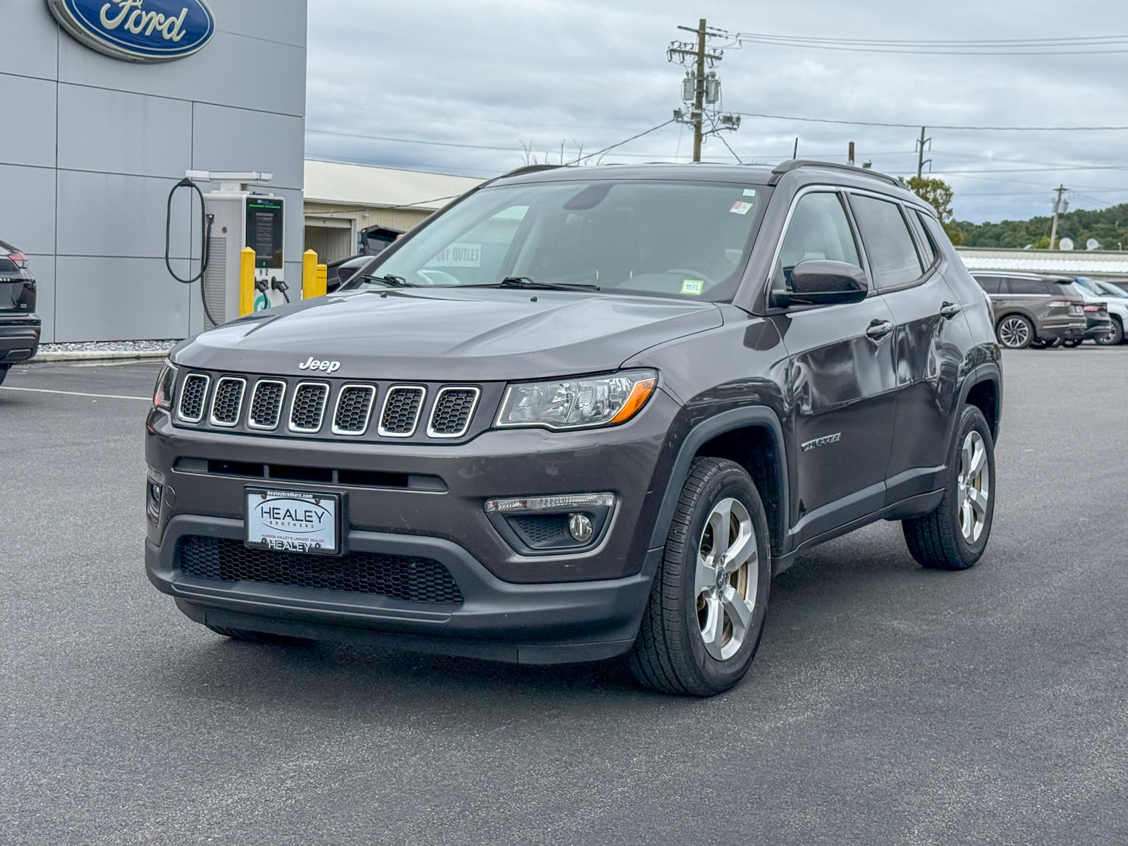 Used 2018 Jeep Compass Latitude w/ Popular Equipment Group AWD/4WD image 3