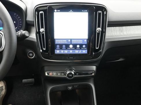 New 2026 Volvo XC40 B5 Plus w/ Climate Package AWD/4WD image 13