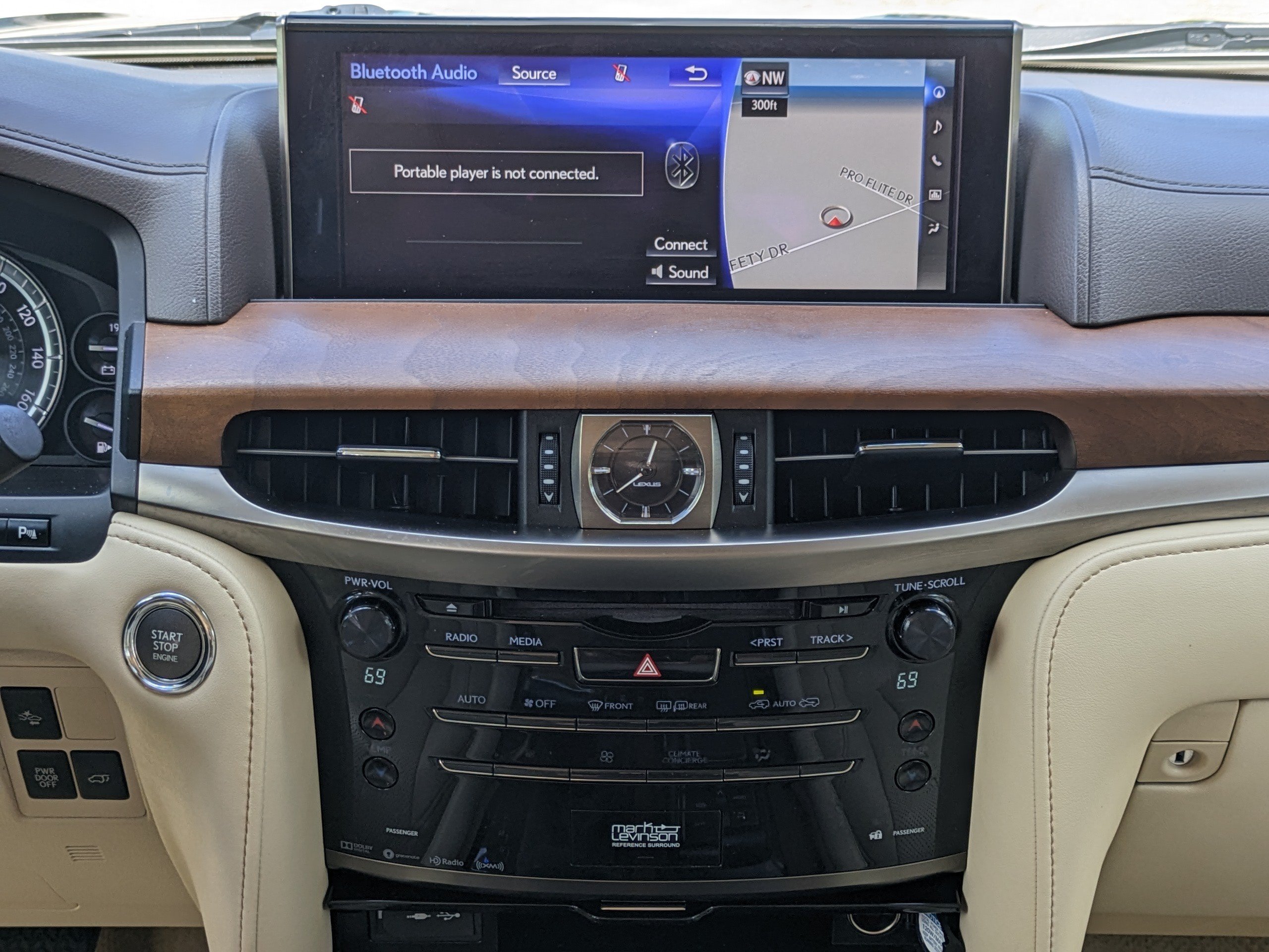 Used 2017 Lexus LX 570 4WD w/ Luxury Package image 21