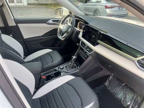 New 2025 Volkswagen Taos SEL image 20