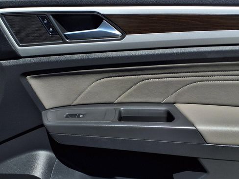 Used 2023 Volkswagen Atlas SE w/ Panoramic Sunroof Package image 25