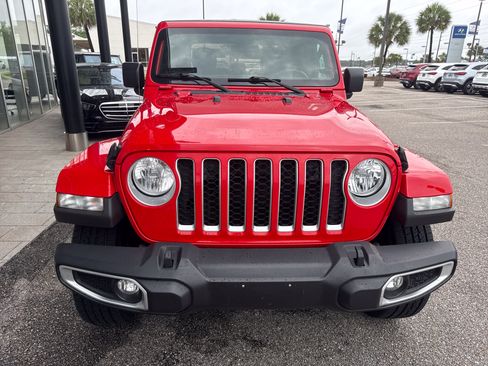 Used 2021 Jeep Gladiator Overland w/ Trailer Tow Package AWD/4WD image 8