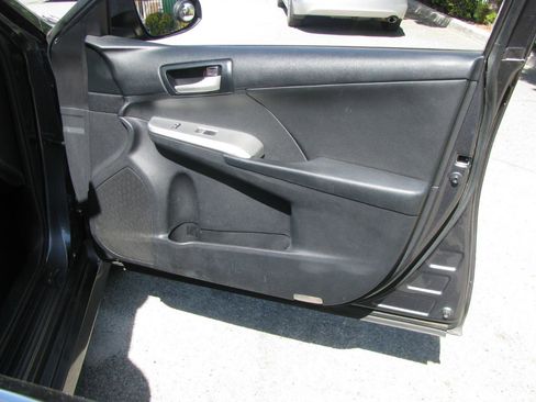 Used 2013 Toyota Camry SE image 11