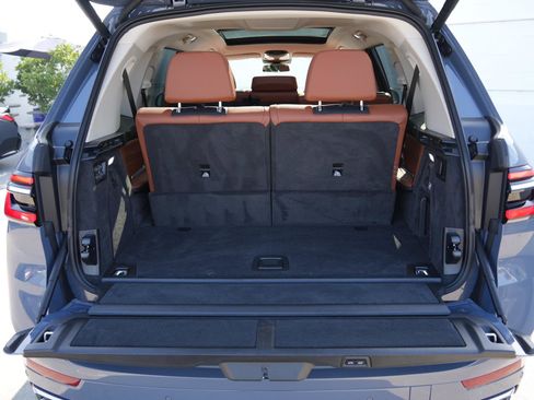 Used 2024 BMW X7 xDrive40i w/ Premium Package image 5