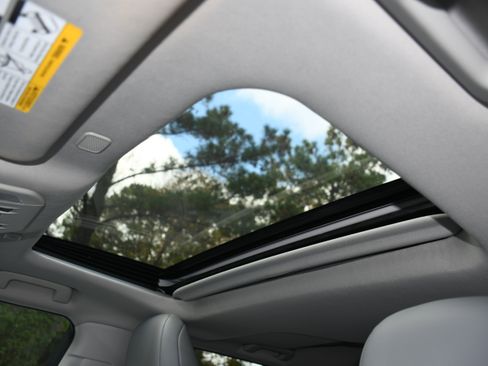 Certified 2024 Toyota Highlander XLE image 7