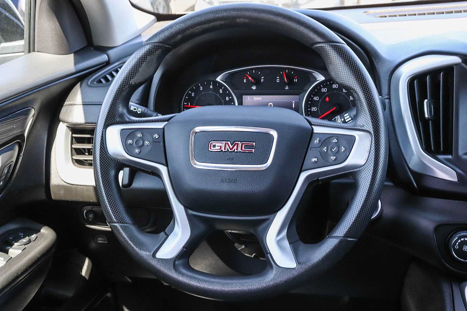 Used 2024 GMC Terrain SLE AWD/4WD image 21