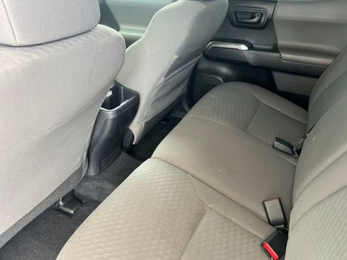 Used 2020 Toyota Tacoma SR5 RWD image 14