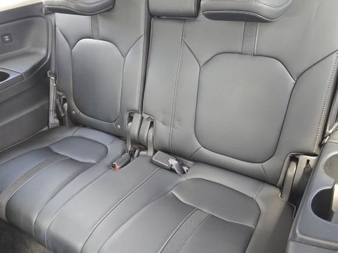 Used 2024 Honda Pilot Touring image 16